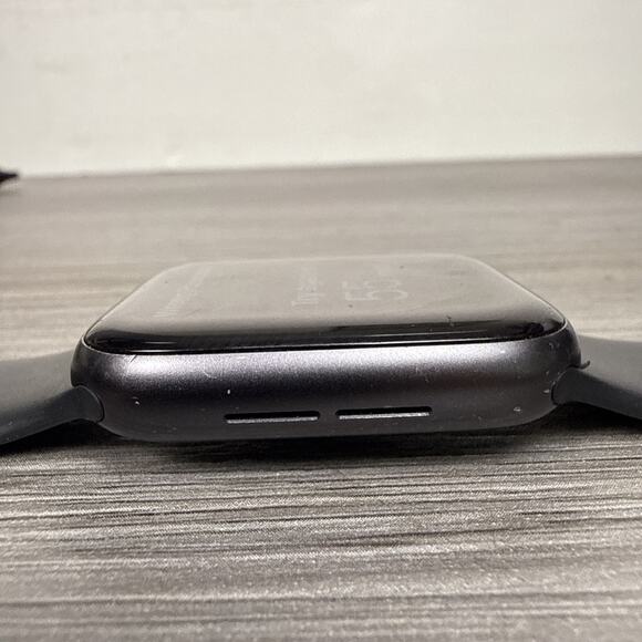 Apple Watch Series 5 44mm GPS LTE WR-50M Grey Stainless Steel Body W/ Band - Picture 3 of 9